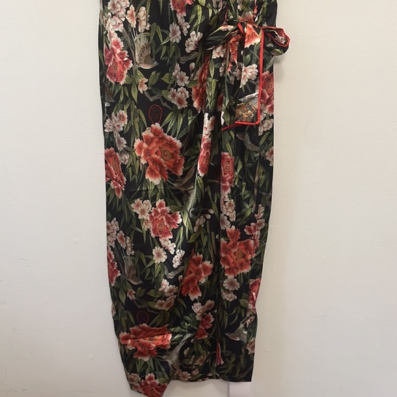 We are HAH Dress Womens Small wrap around Perfectly Tailored MIDI Dress Floral - Picture 4 of 12